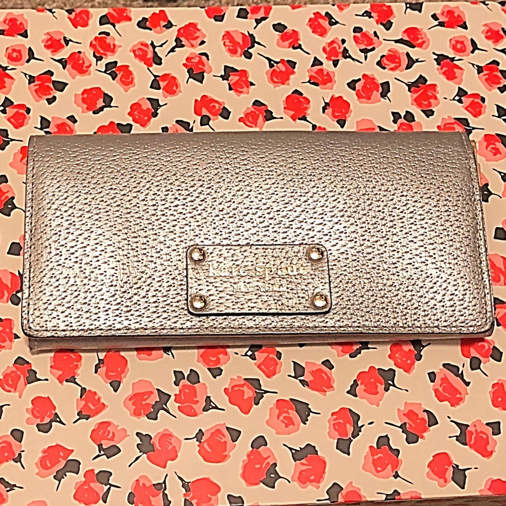 KATE SPADE Metallic Wilver Wallet - Picture 1 of 8